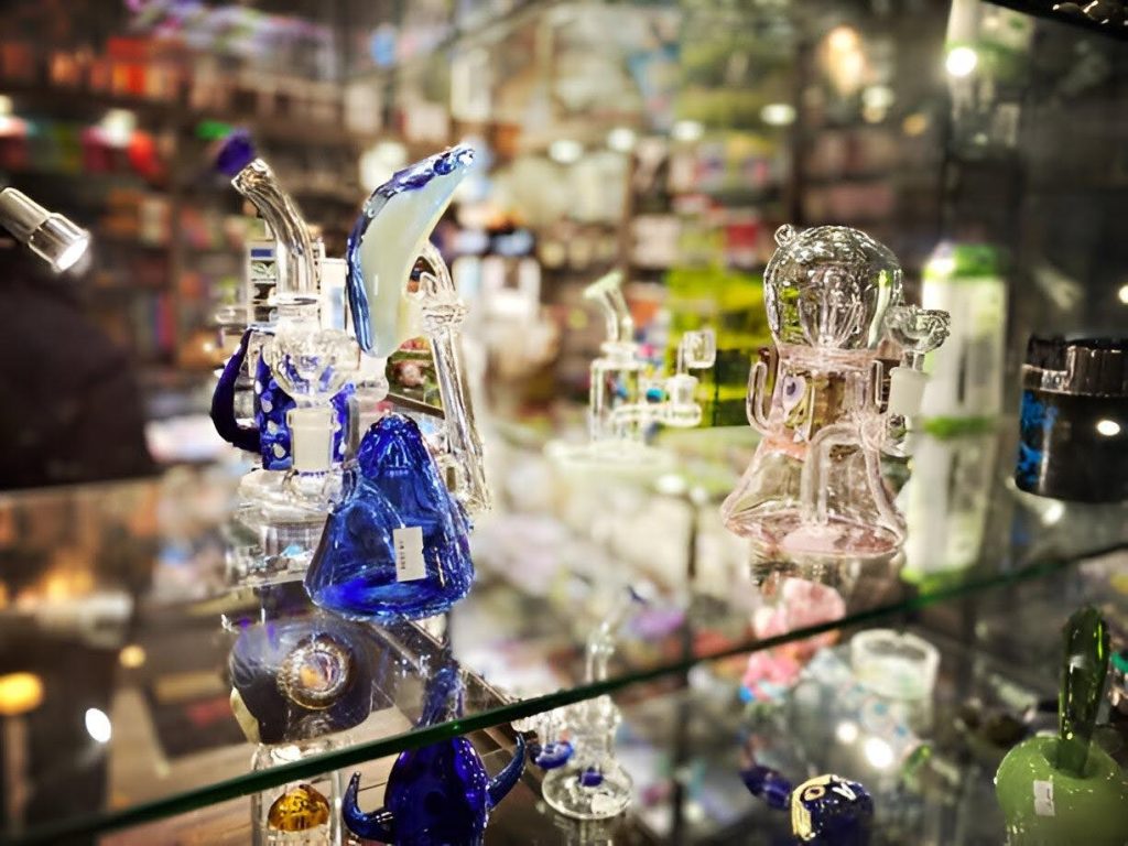 How to Choose the Right Size Dab Rig: Compact vs. Large Smoking Rigs